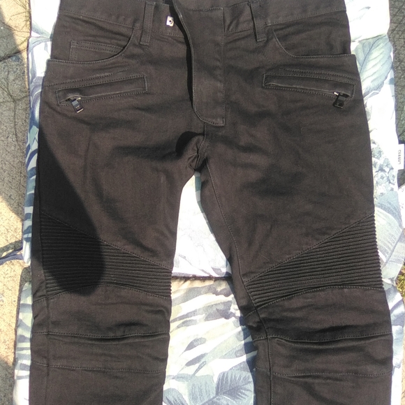 Balmain - Picture 5 of 6